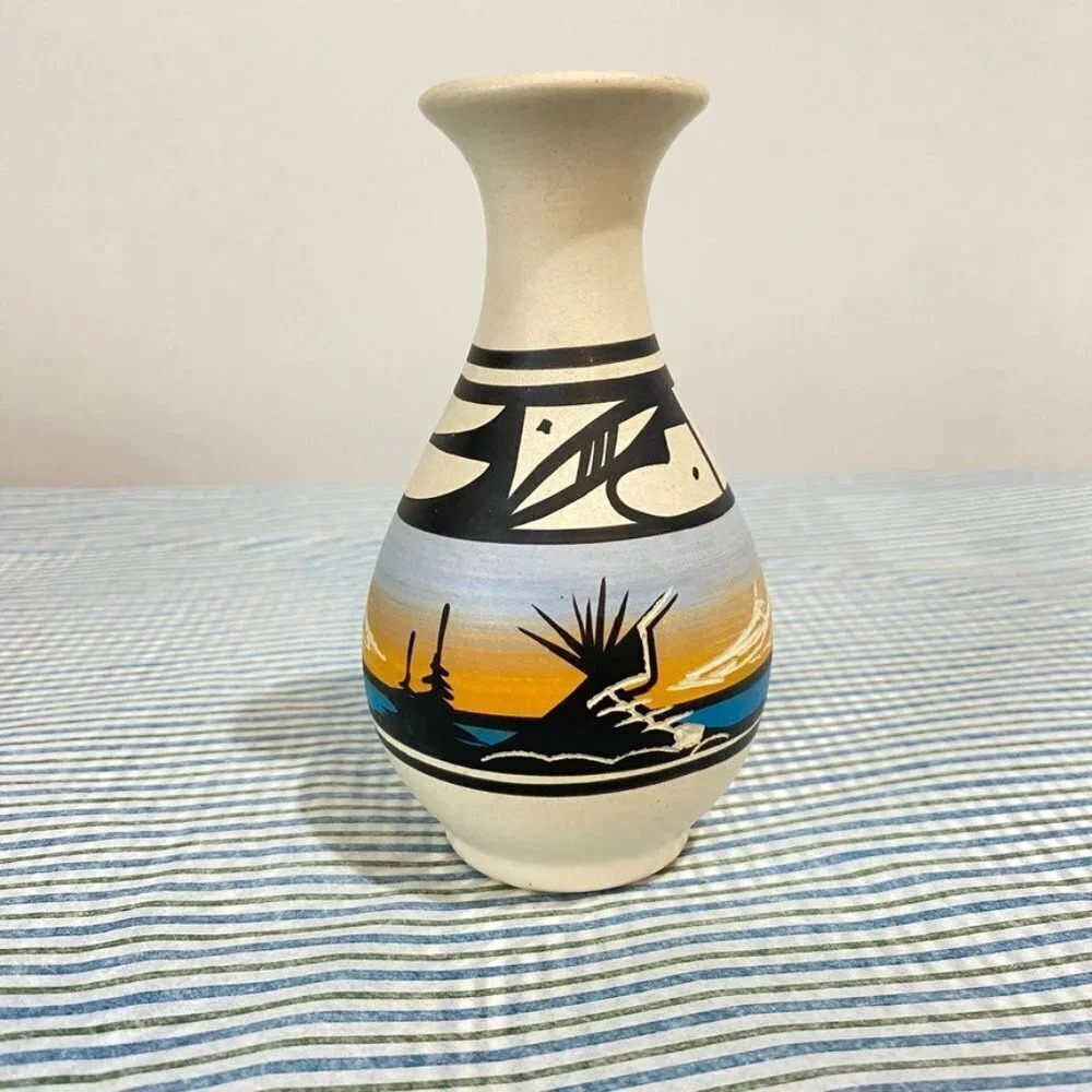 Navajo Cedar Mesa Handpainted and Etched Pottery Vase 5in - Signed